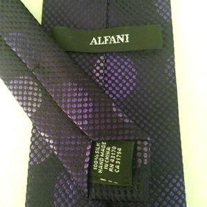 Alfani Mens Neck tie Like New! Purple and black